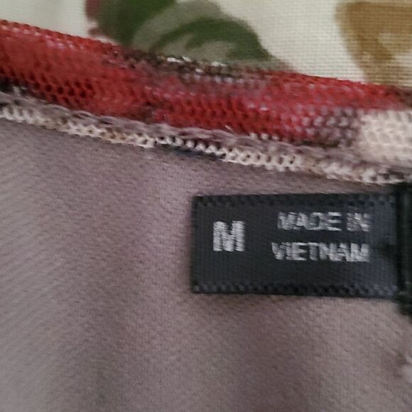 Maurices Women'sĀ Floral Ruffled Front Sleeveless Blouse Size Medium - Picture 8 of 10